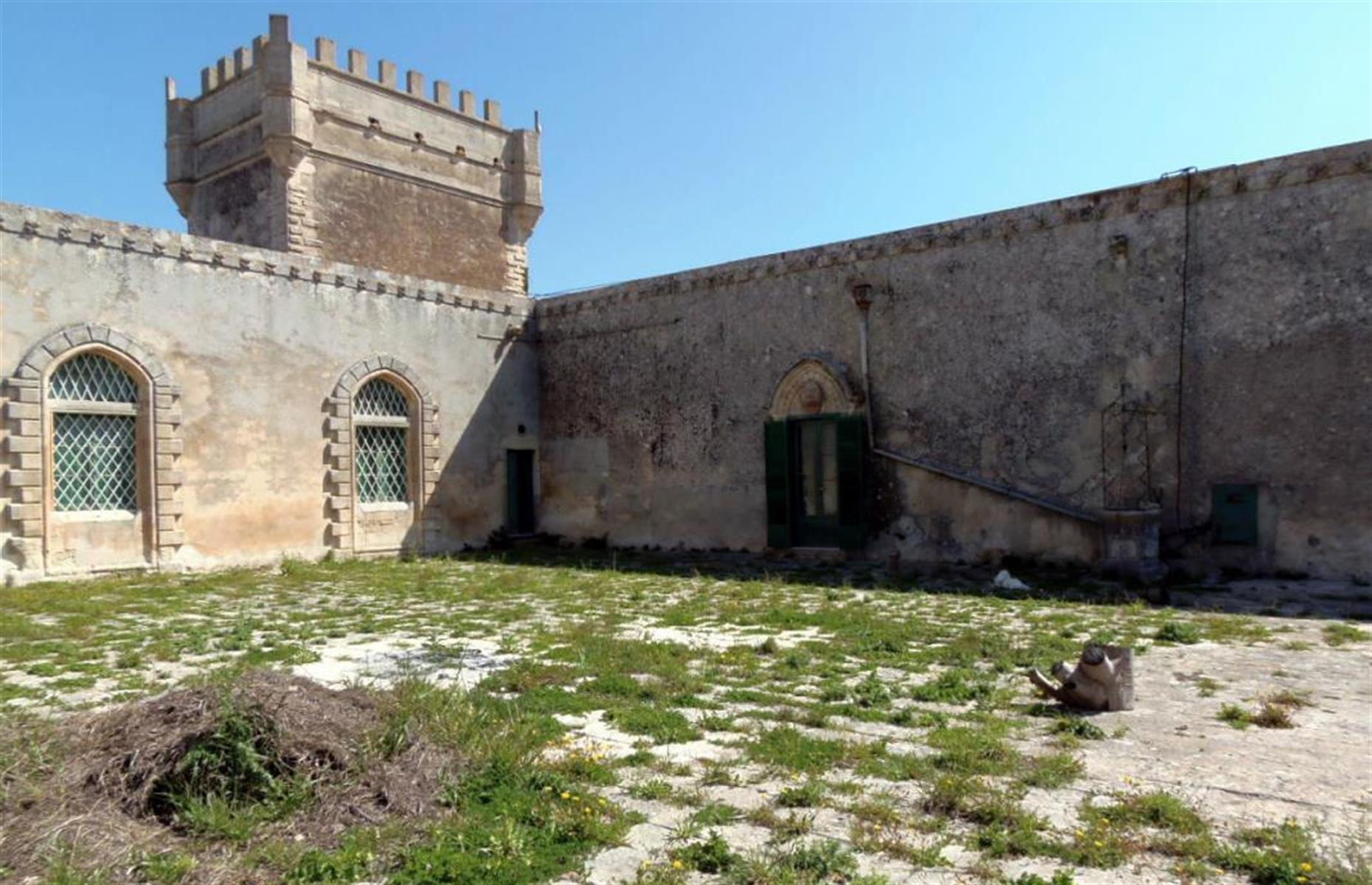Historic castle, Sicily, Italy: $1.2 million (£957k)
